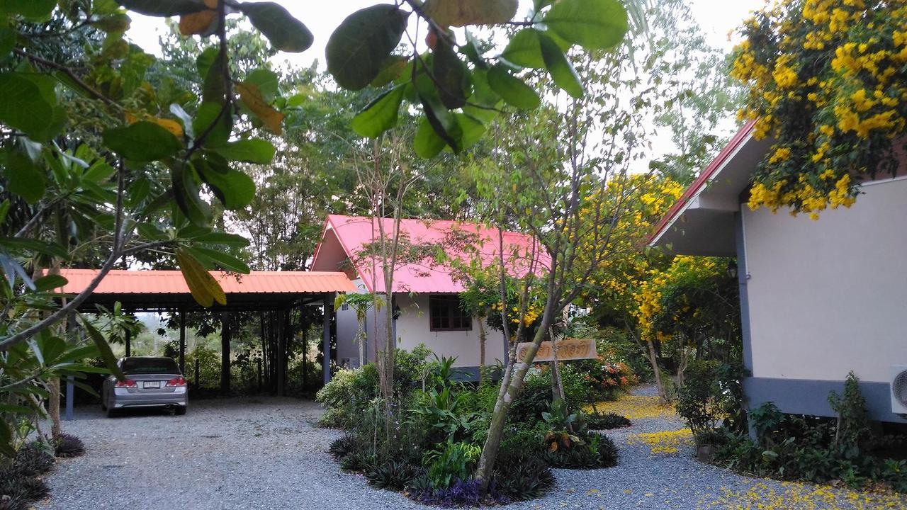 Areeya Resort Watthana Nakhon Экстерьер фото