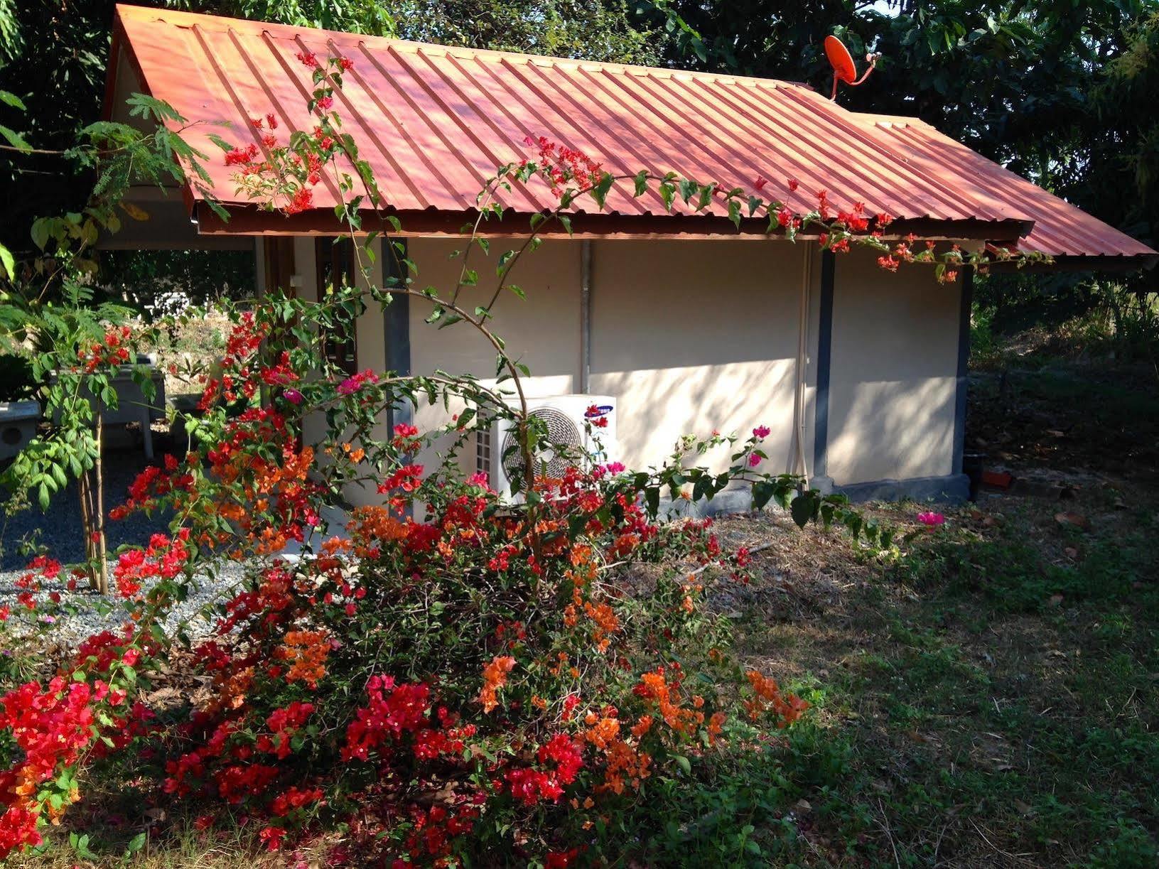 Areeya Resort Watthana Nakhon Экстерьер фото